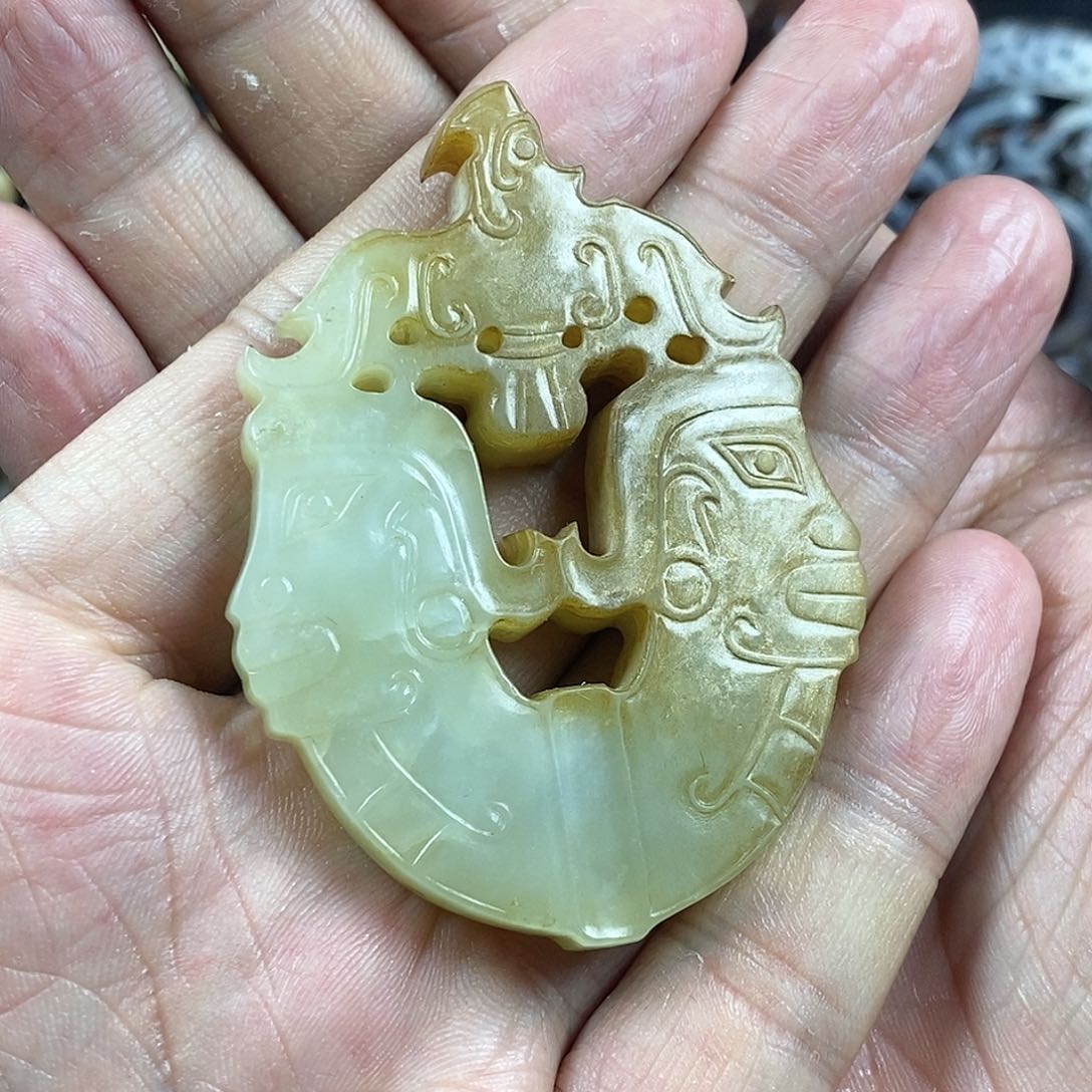 和田玉（糖玉）挂件未镶嵌疯***伙