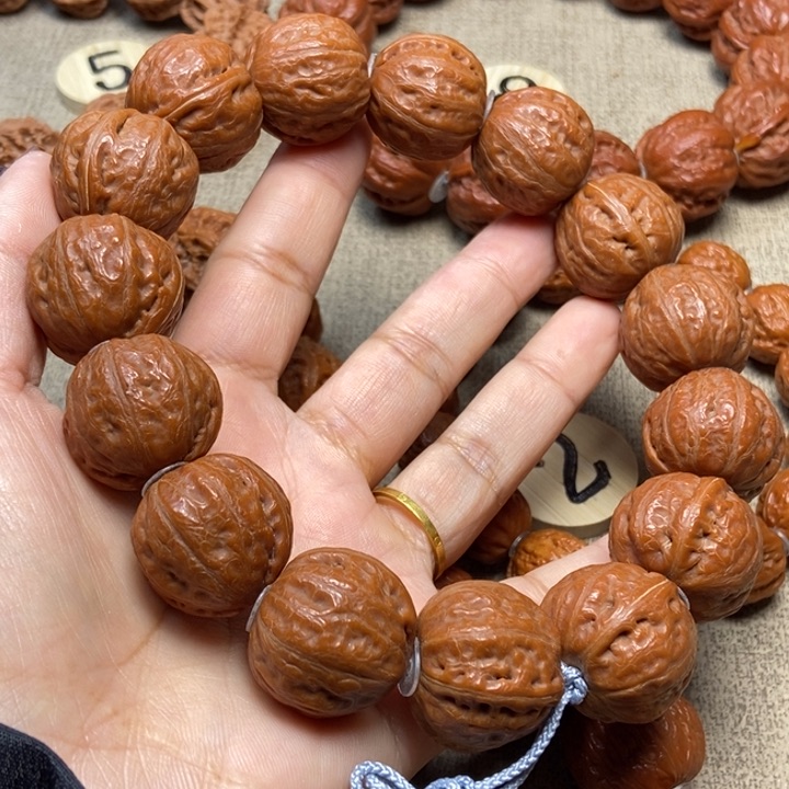 文玩核桃吊坠光头手串
