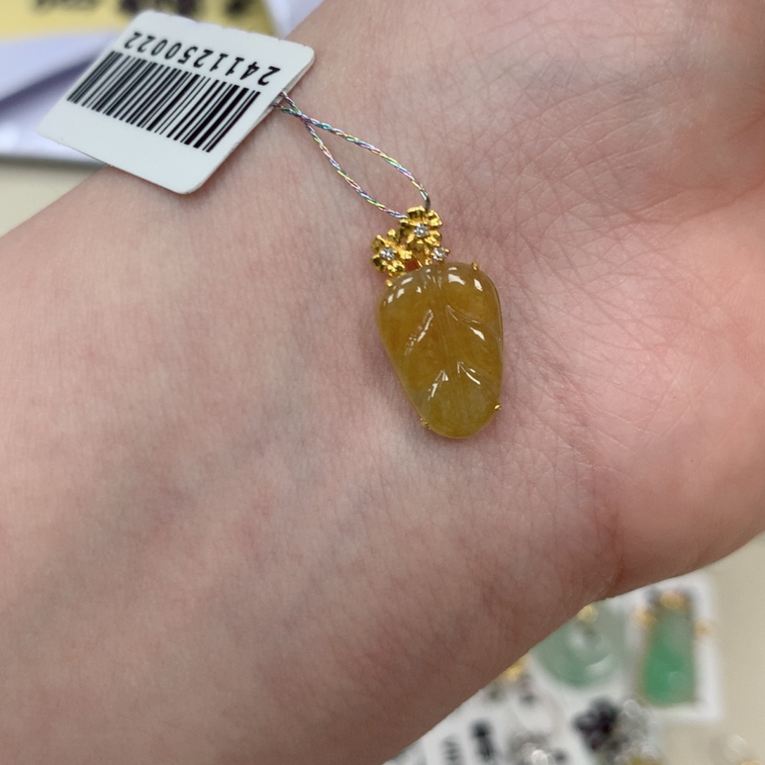 翡翠颈饰18K金镶嵌叶子