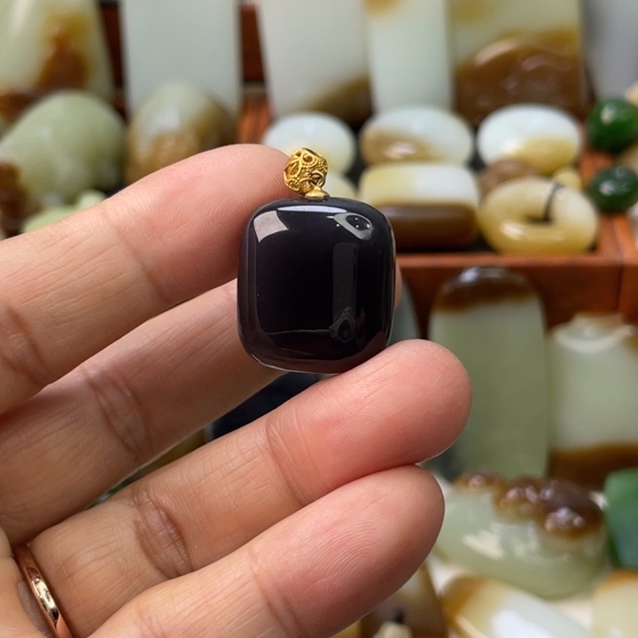 和田玉18K金镶嵌颈饰