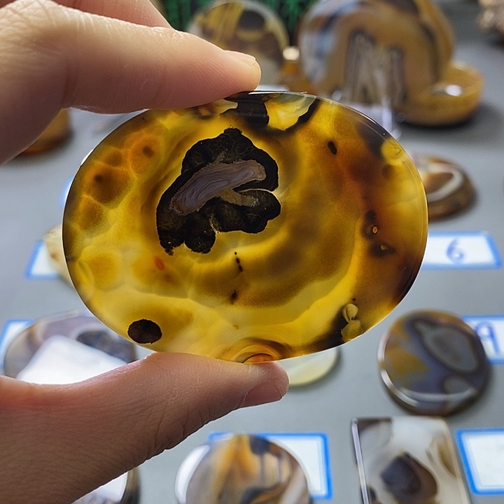 玛瑙/玉髓未镶嵌珠宝半成品100