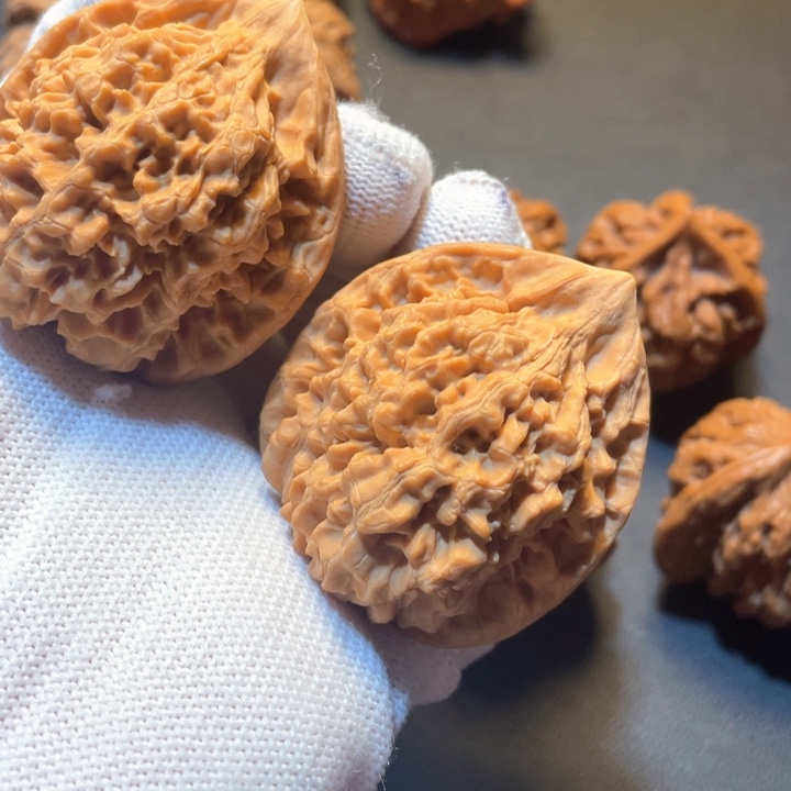 L****文玩核桃吊坠王勇官帽