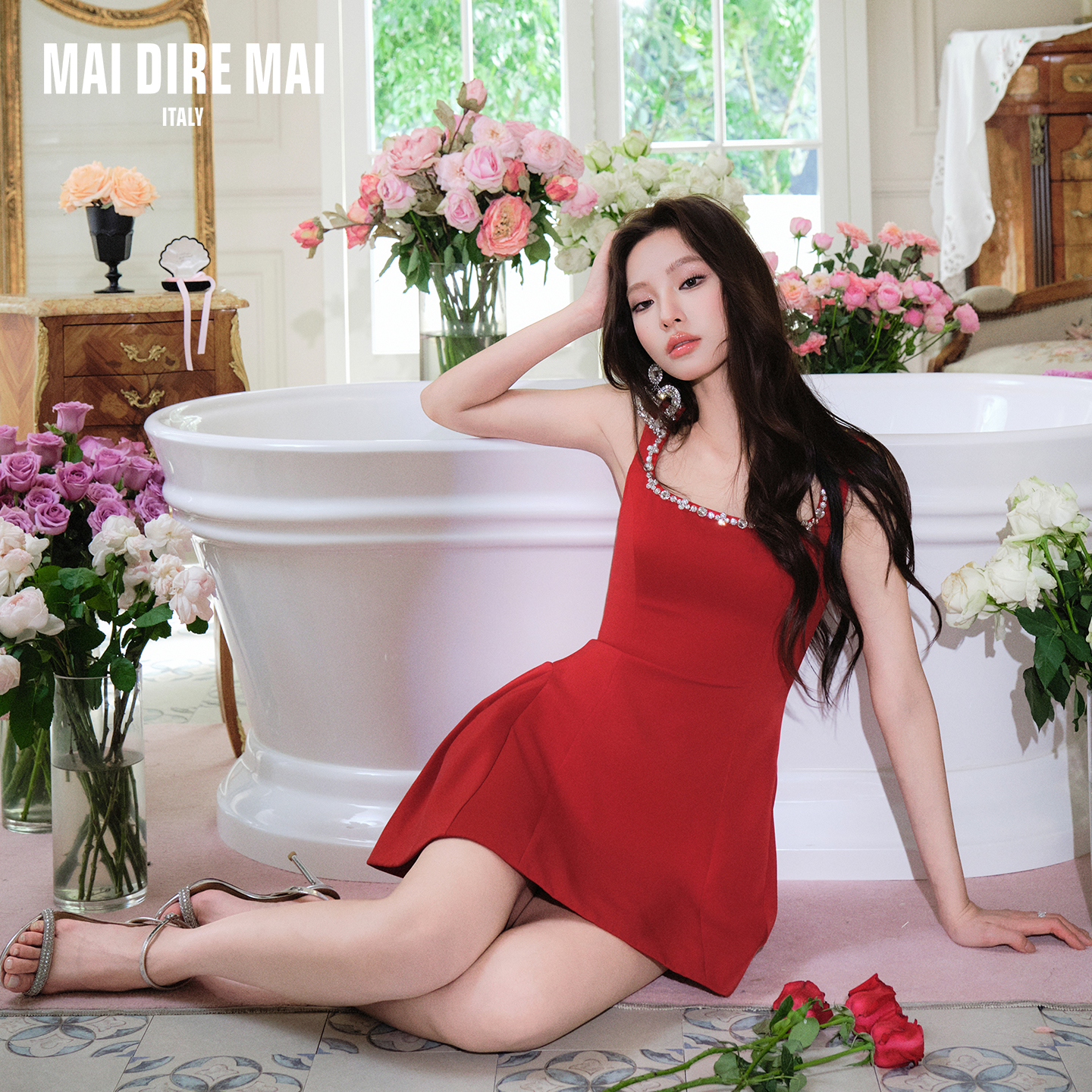 MAI DIRE MAI樱红钻饰收腰方领宴会吊带拼接连衣裙女2025夏秋气质