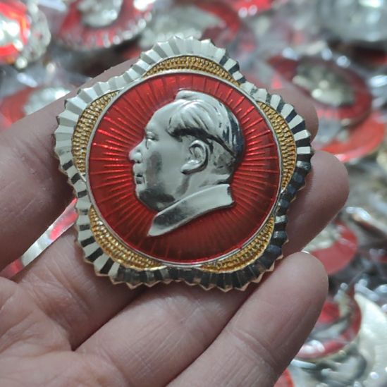 白***来其他普通金属圆形红色人物像章