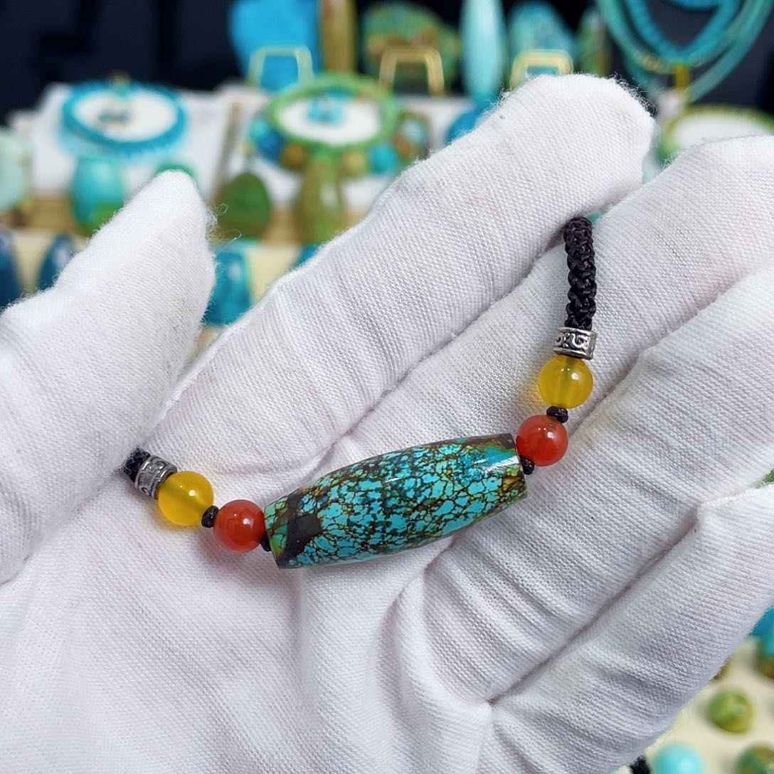 绿松石未镶嵌颈饰