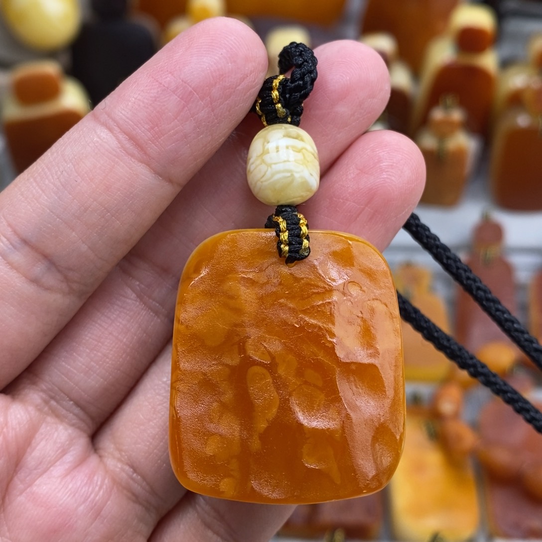 蜜蜡未镶嵌珠宝奇石