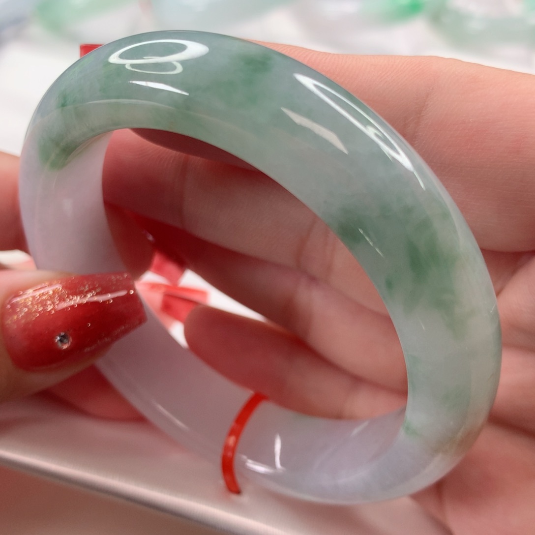 翡翠手镯未镶嵌52.7圈口 白底绿花