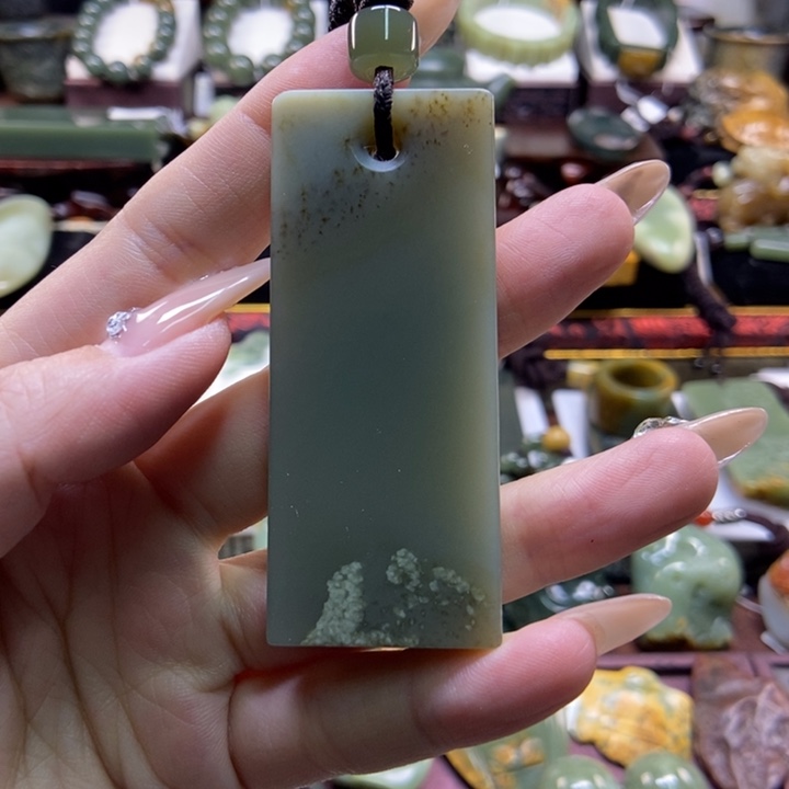 未镶嵌岫岩老玉（透闪石质玉）把件