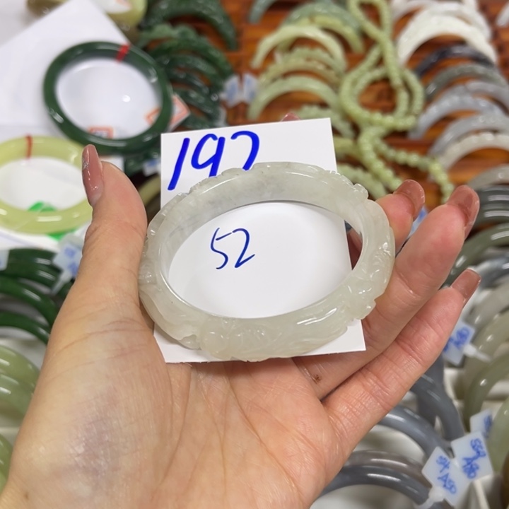 逮***叽和田玉未镶嵌手镯