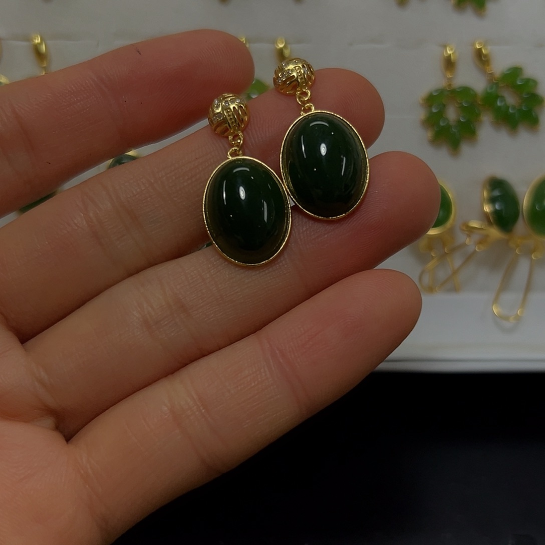 和田玉耳钉银S925镶嵌开*