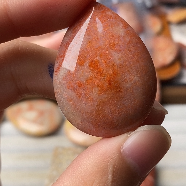 蒜***机硅化玉未镶嵌颈饰