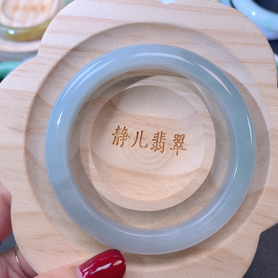翡翠手镯未镶嵌53圈口