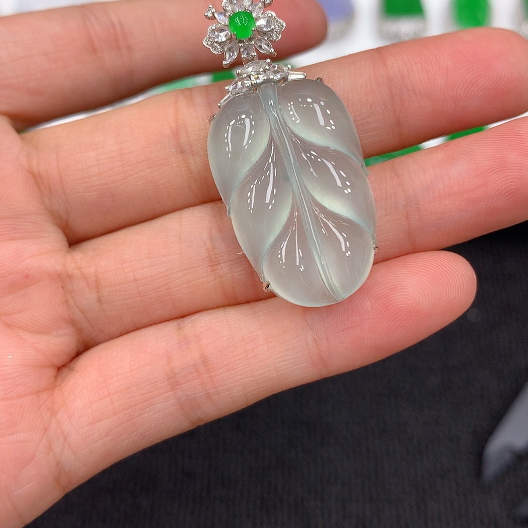 【闪购商品】翡翠吊坠(不含链)18K金镶嵌叶子
