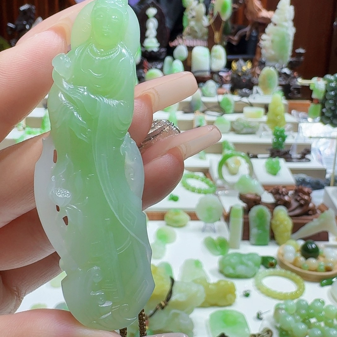 和田玉（翠青玉）未镶嵌挂件翠青观自在