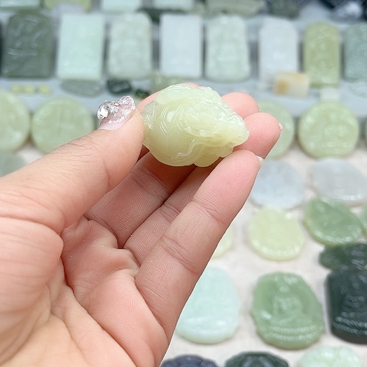 和田玉未镶嵌颈饰