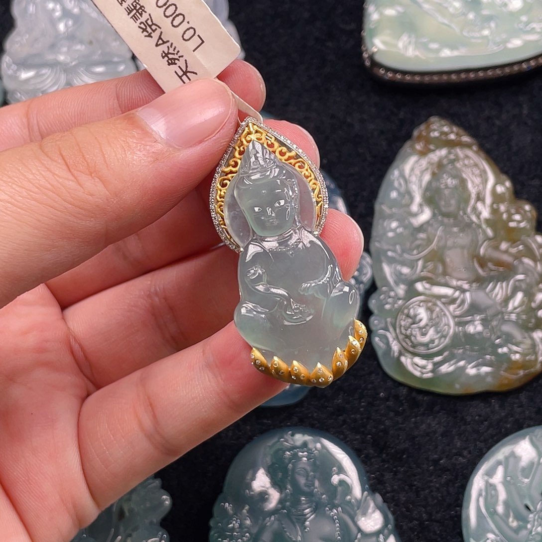 颈饰18K金镶嵌翡翠6，