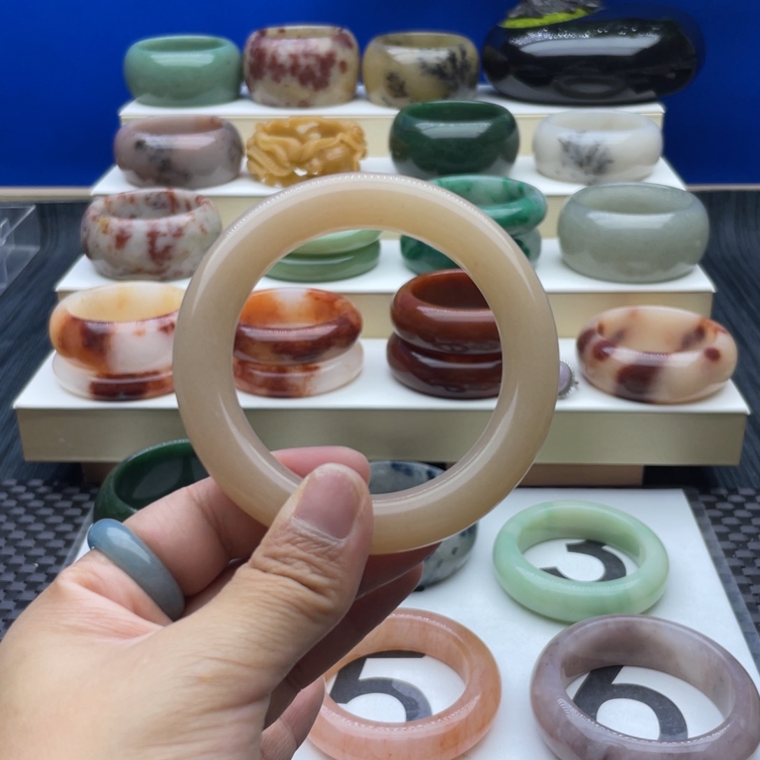 石英质玉手镯未镶嵌
