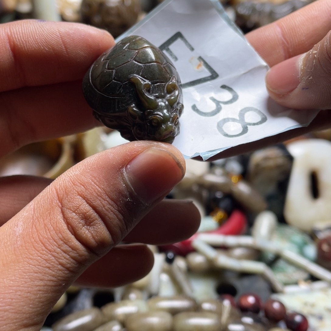 和田玉（糖玉）挂件未镶嵌