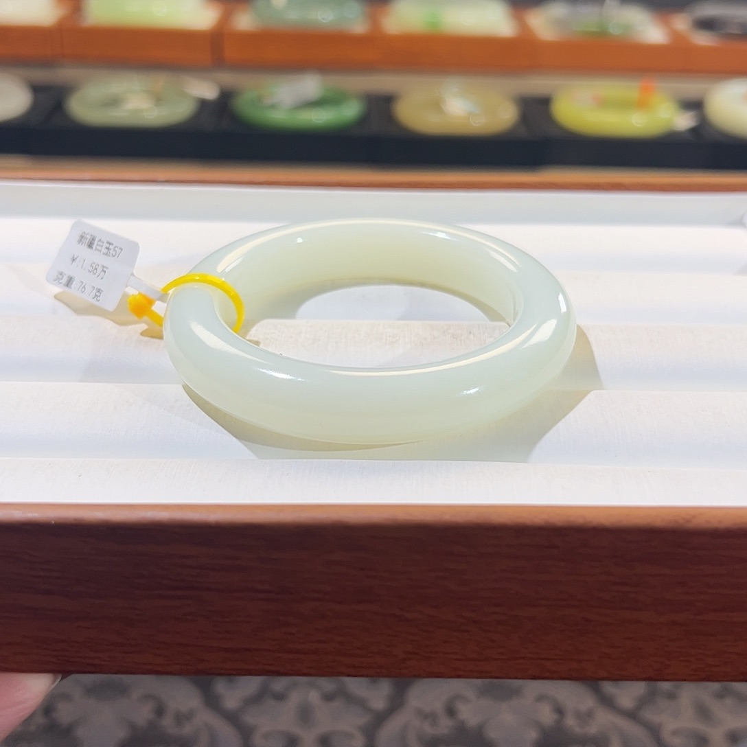 和田玉手镯未镶嵌z