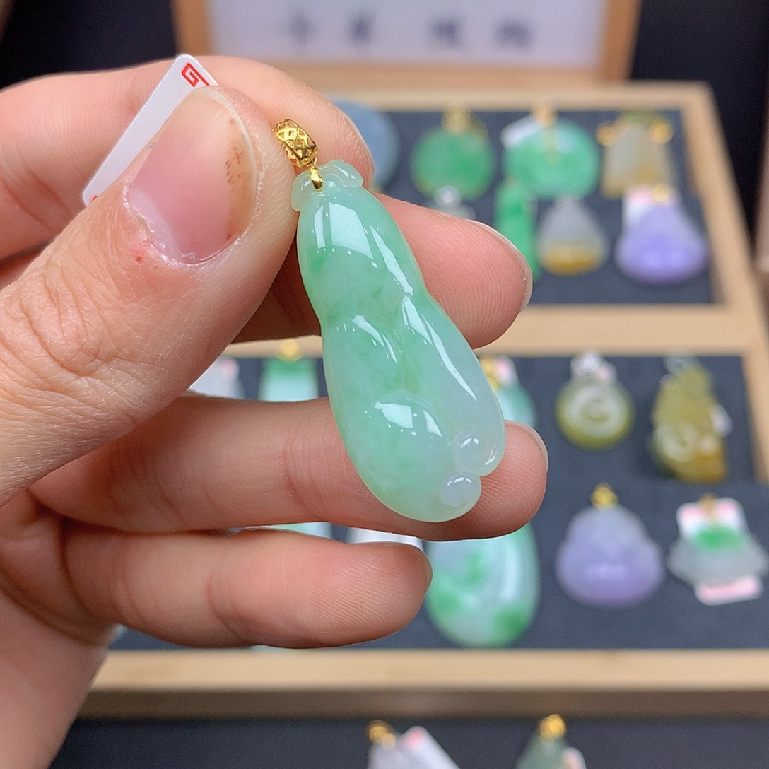 翡翠颈饰18K金镶嵌翡翠