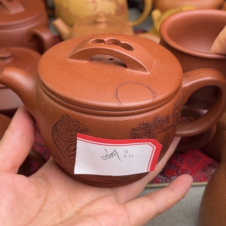 新***哥茶壶紫砂原矿红降坡刻绘汉瓦孤品清仓280cc