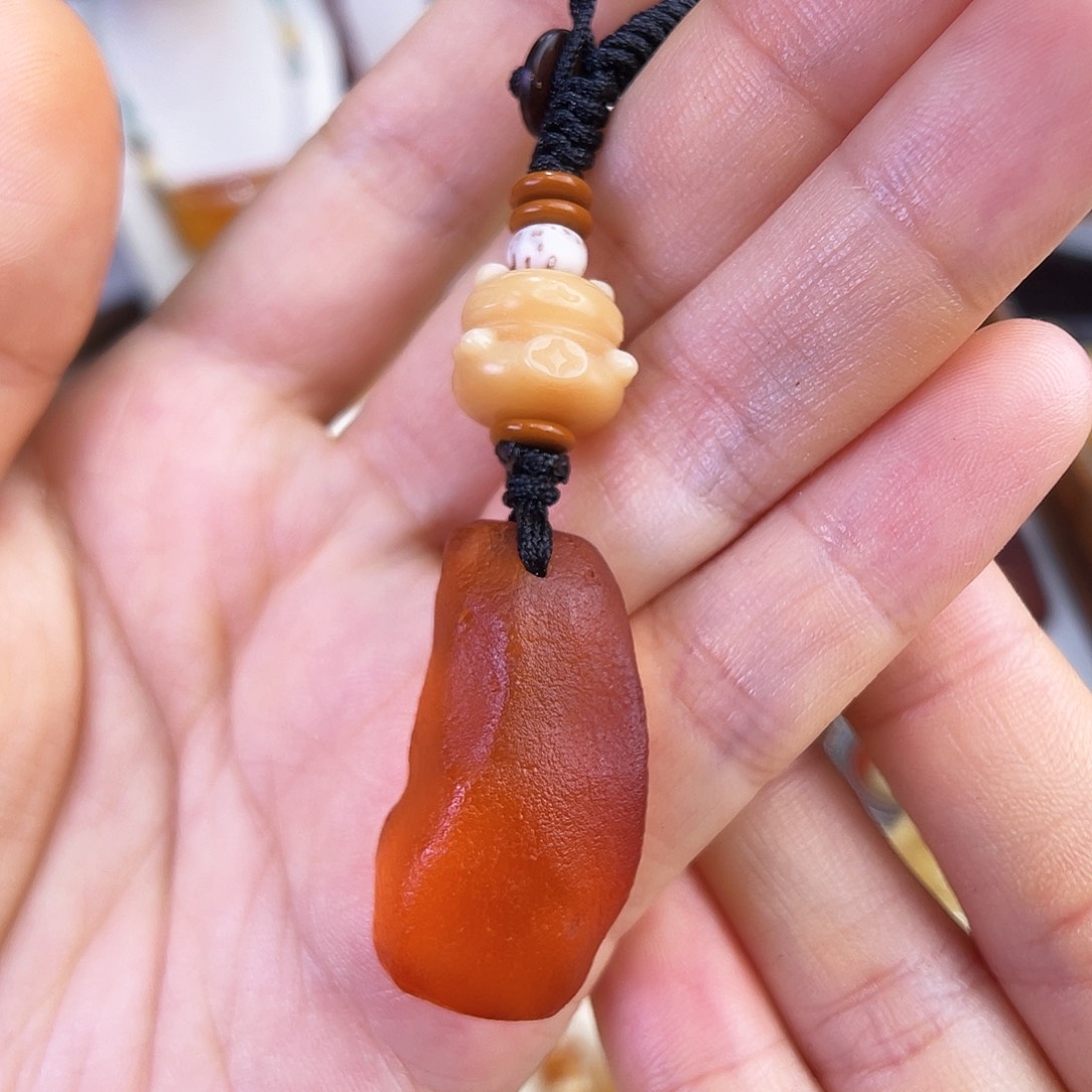 未镶嵌琥珀珠宝奇石