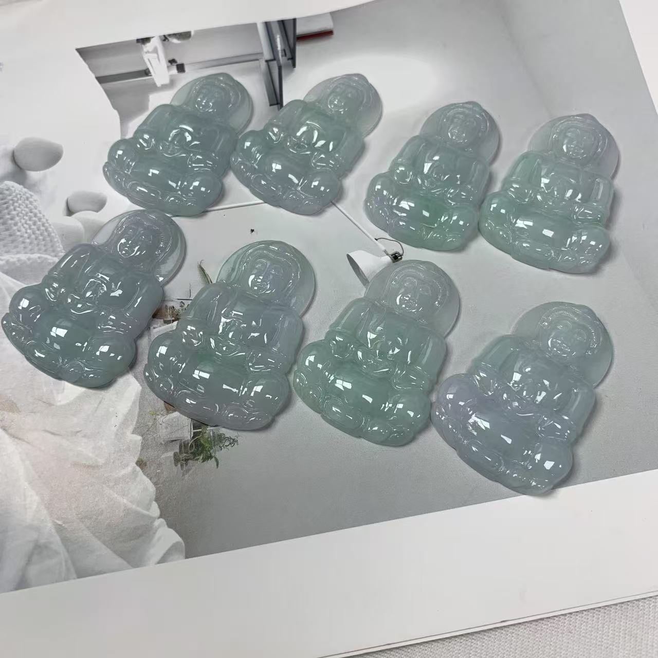缅甸天然A货翡翠晴底色精雕工艺正装观音玉坠-多样性发其一