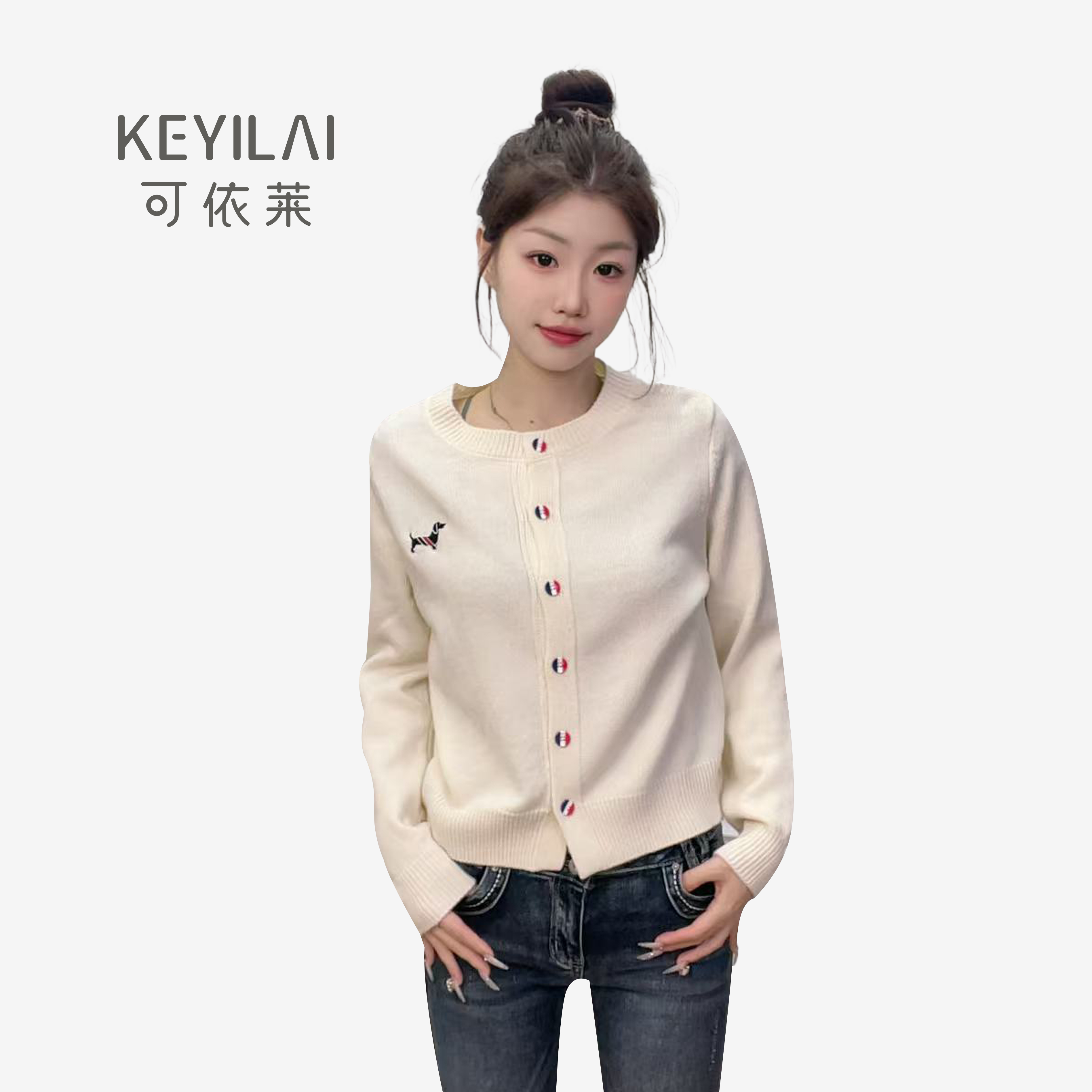 KYL可依莱-时尚百搭圆领单排扣小狗刺绣针织开衫毛衣DY5C1B2398