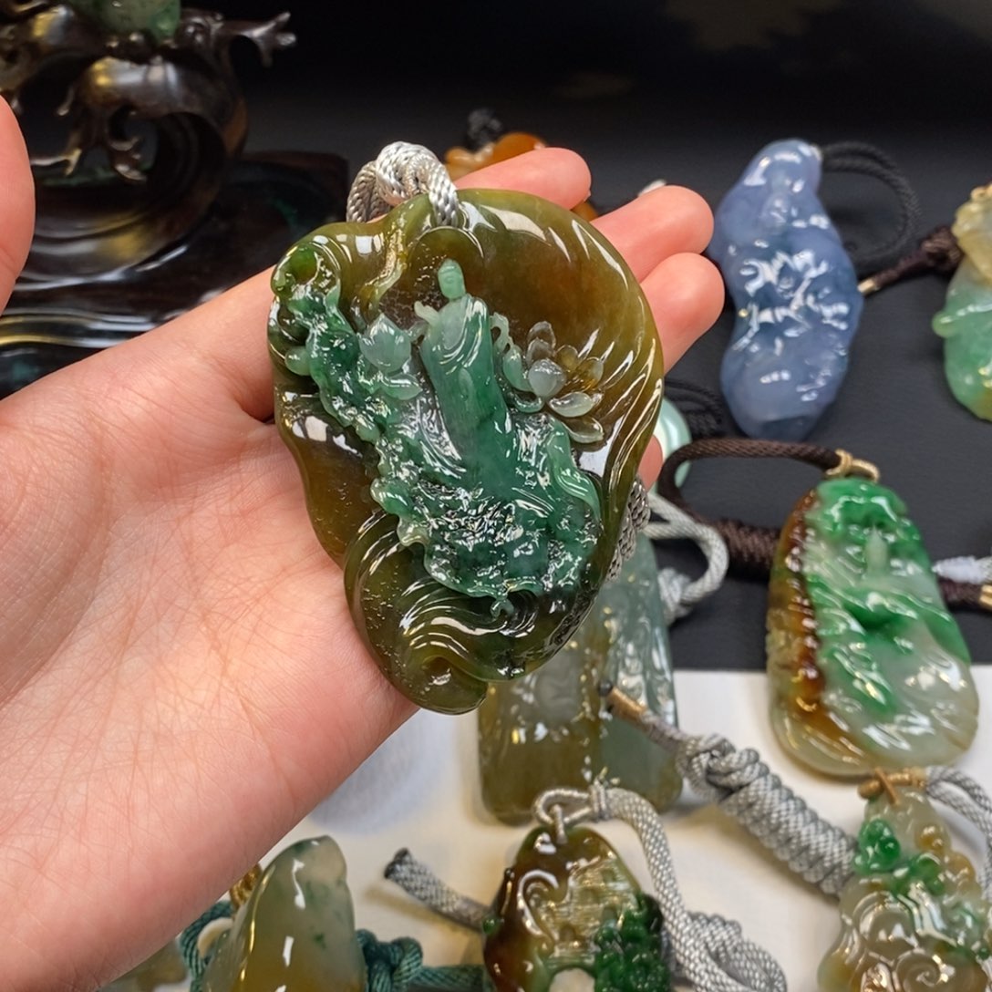 翡翠颈饰未镶嵌豪