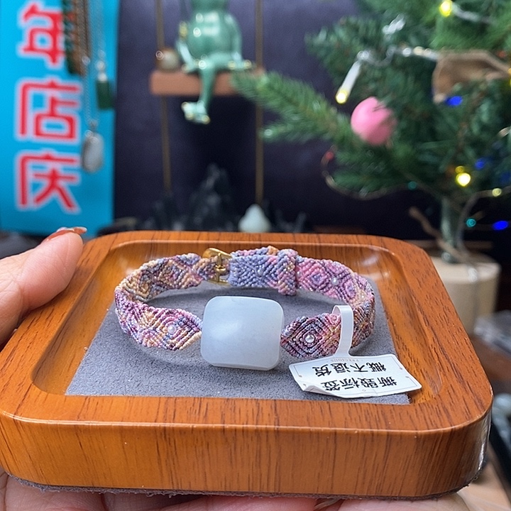 至***善和田玉未镶嵌颈饰