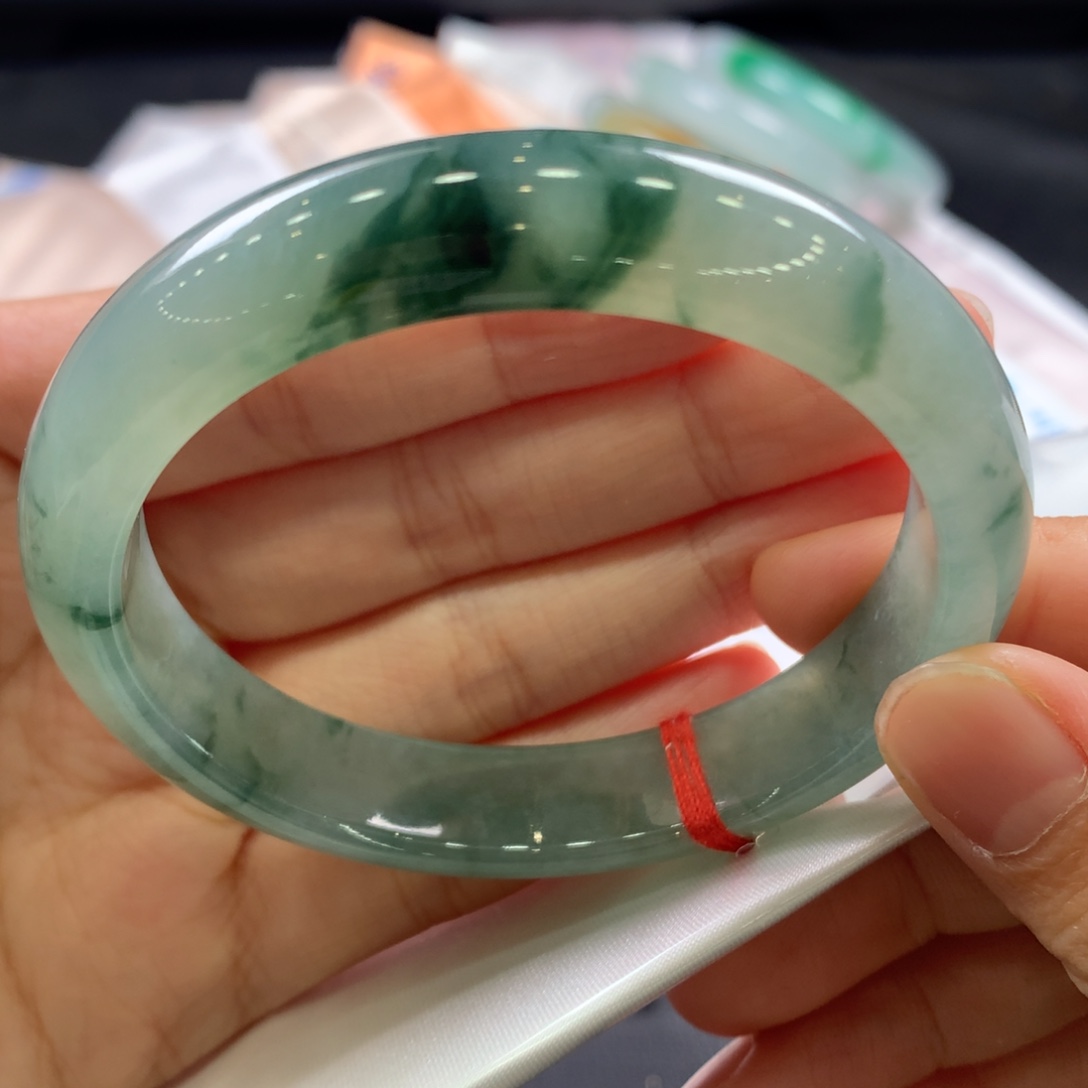 l***y翡翠未镶嵌手镯内圈有扣手