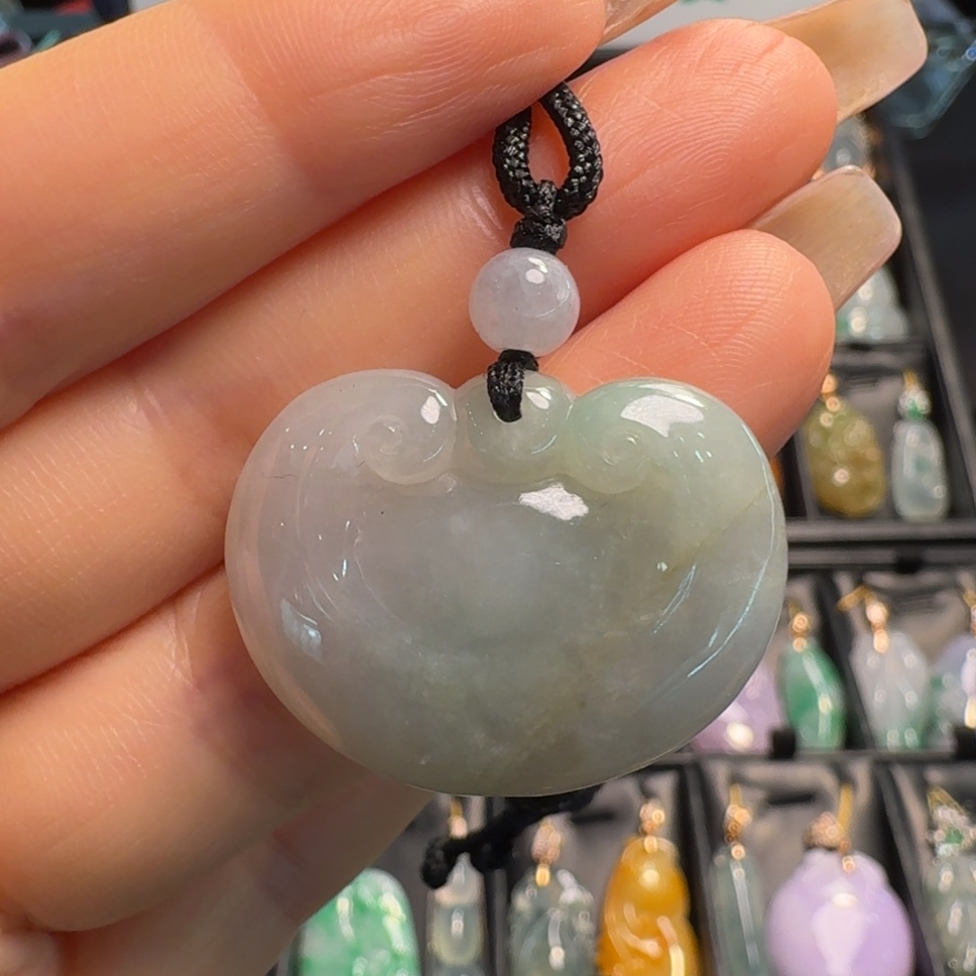 翡翠未镶嵌颈饰如意