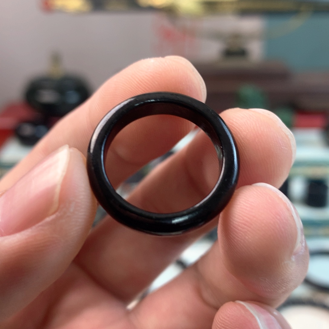 和田玉黑青指环未镶嵌