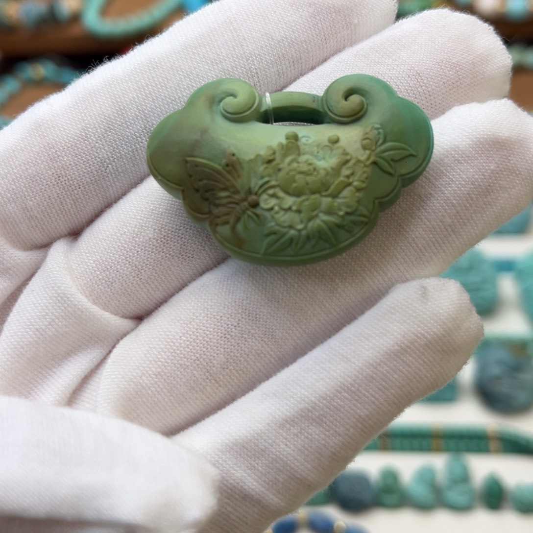 绿松石未镶嵌珠宝奇石