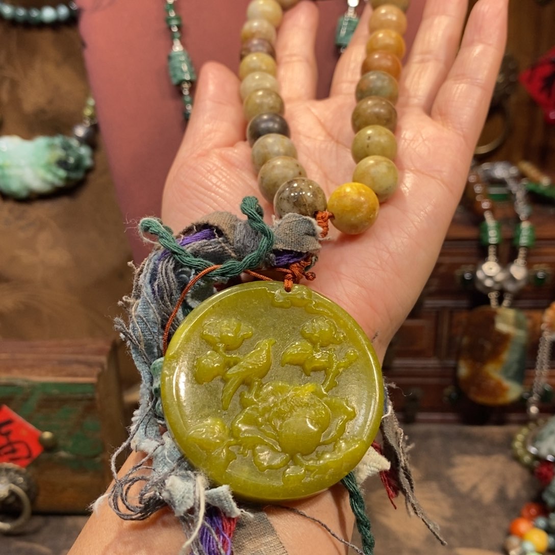 翡翠吊坠(赠链)未镶嵌