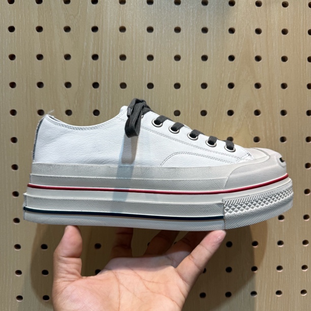 2025冬季新款复古做旧板鞋加绒厚底休闲女鞋舒适百搭帆布鞋牛皮