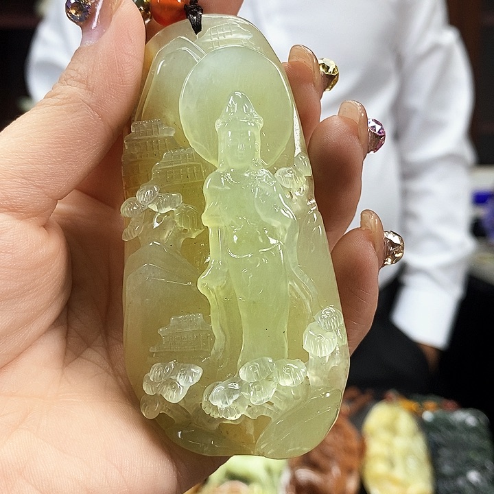 蛇纹石玉吊坠未镶嵌独**忆