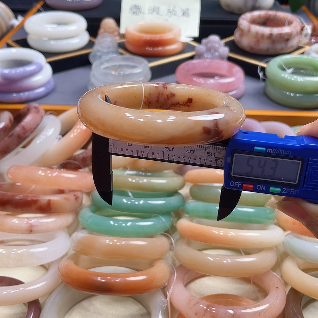 未镶嵌手镯石英岩玉