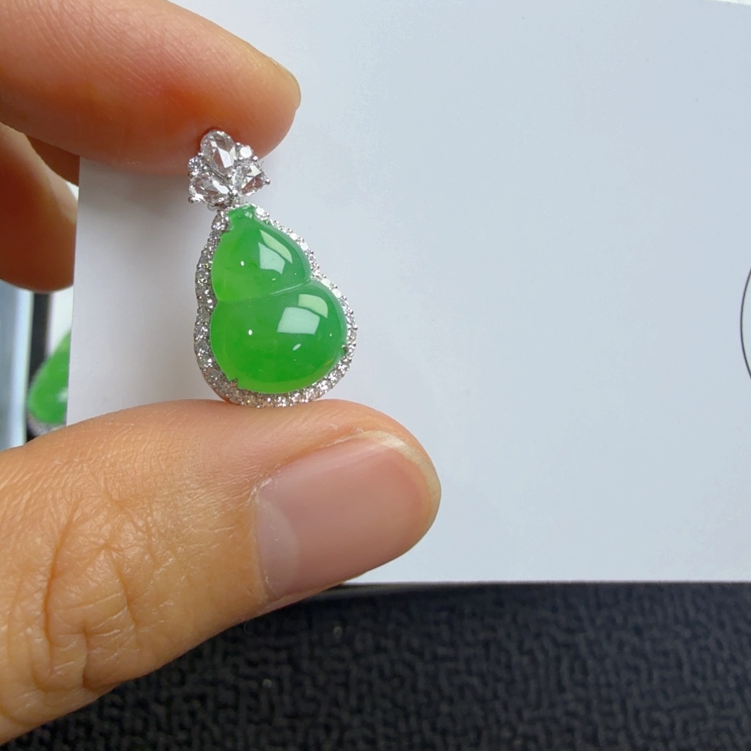 吊坠(不含链)18K金镶嵌翡翠葫芦