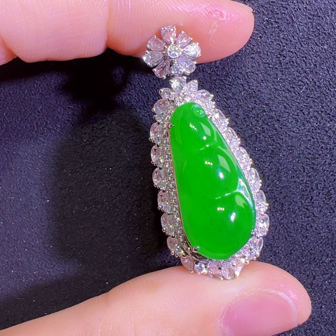 翡翠18K金镶嵌颈饰