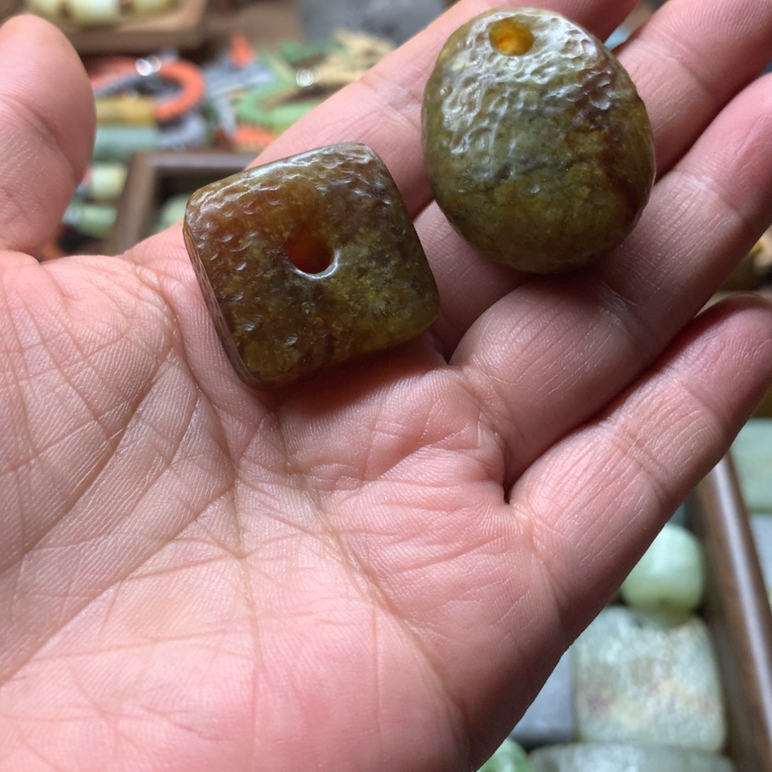 小****蛇纹石玉未镶嵌颈饰