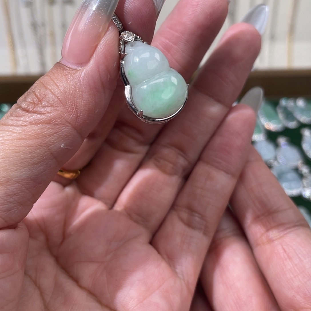 银S925镶嵌翡翠耳饰葫芦