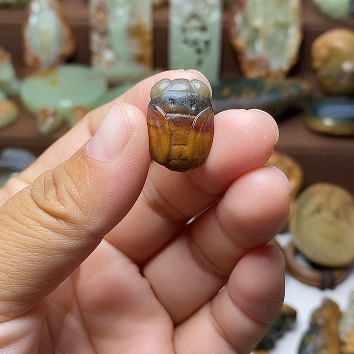 颈饰未镶嵌岫岩河磨玉（透闪石质玉）