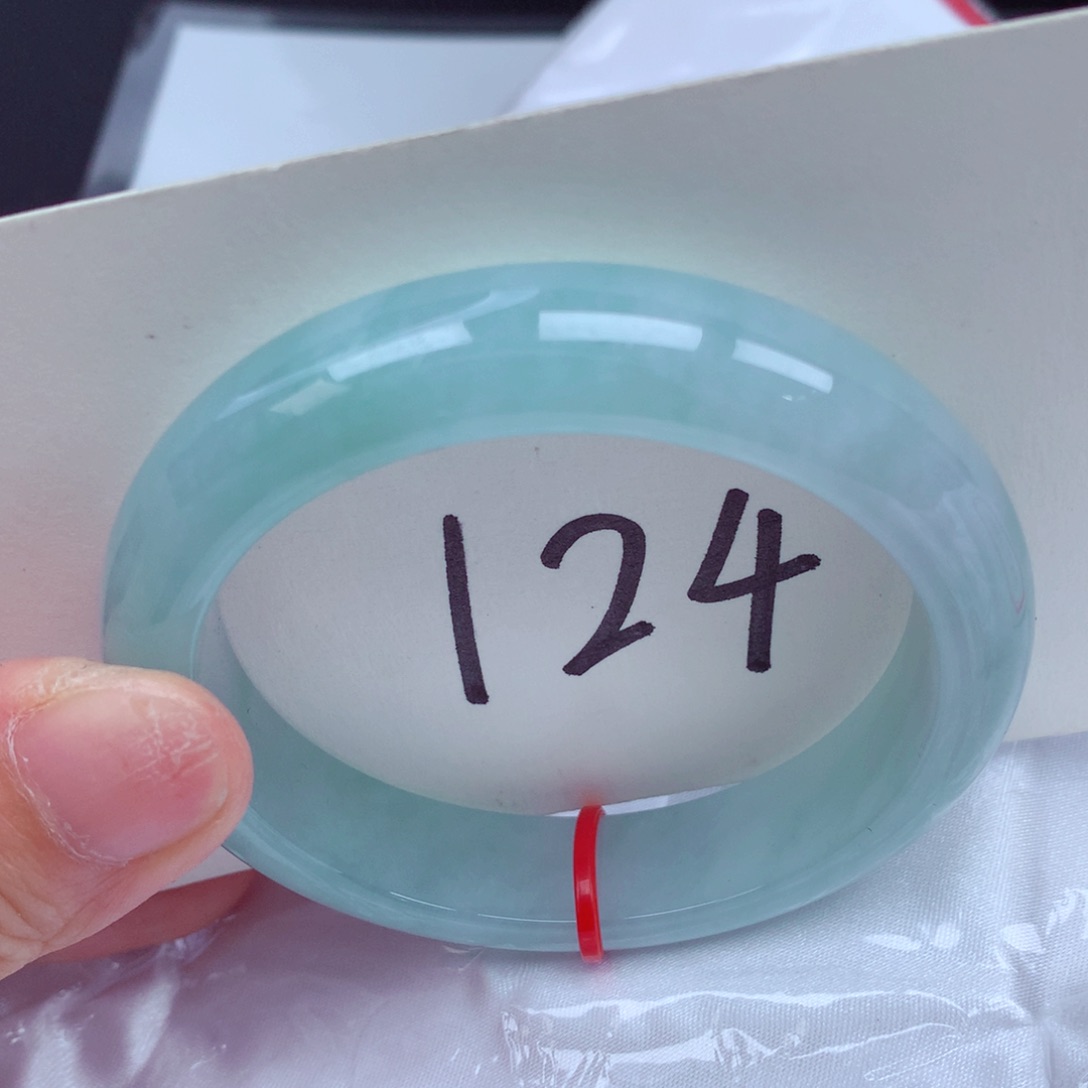 翡翠手镯未镶嵌翡翠