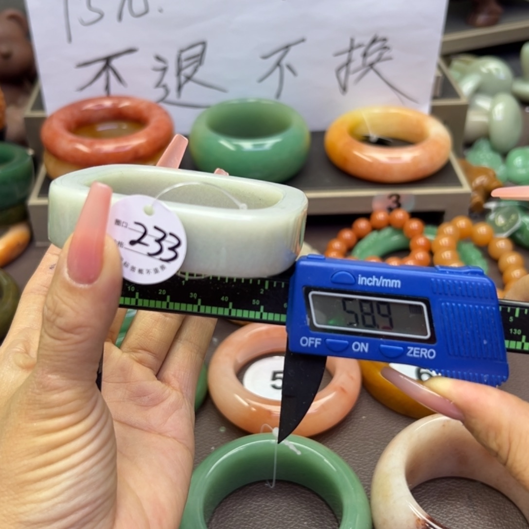 未镶嵌手镯石英岩玉