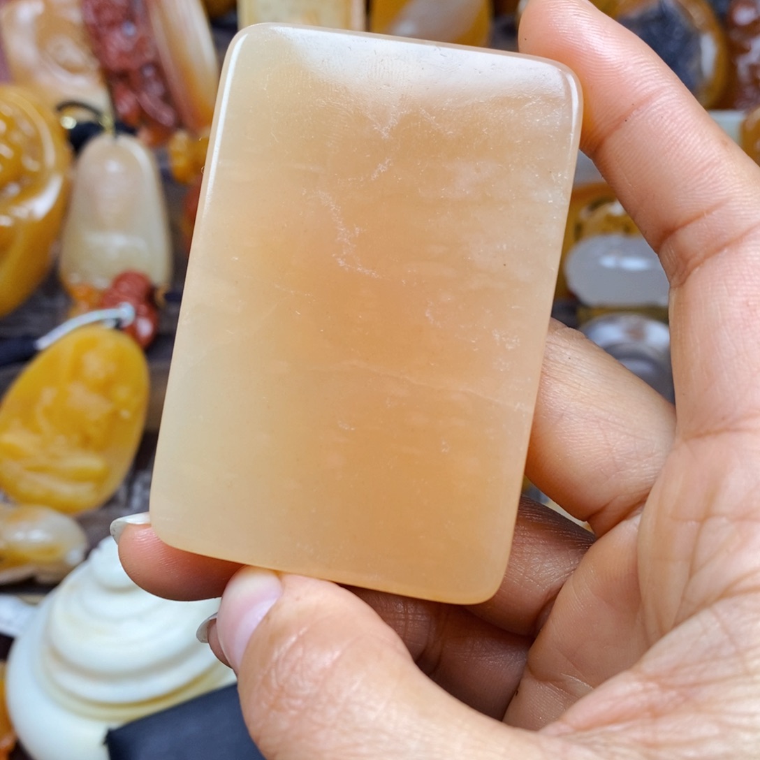 石英质玉（黄龙玉）颈饰未镶嵌