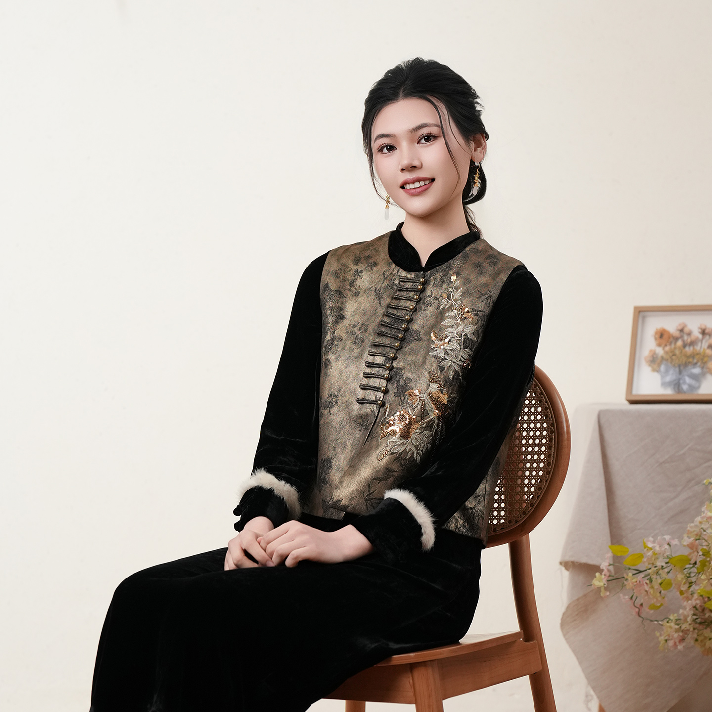 布符「黑烫金工艺提花多扣珠绣马甲」2026年春季复古一字扣NCMJ51
