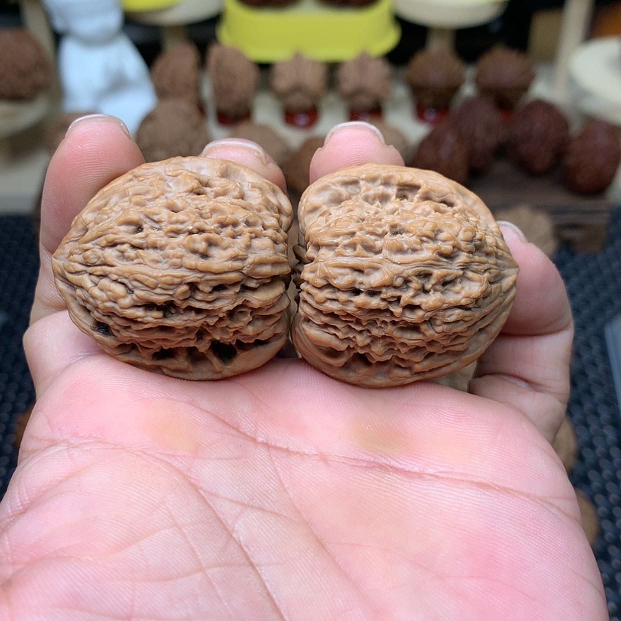 【闪购商品】文玩核桃把件全品南疆石凹底37文玩核桃