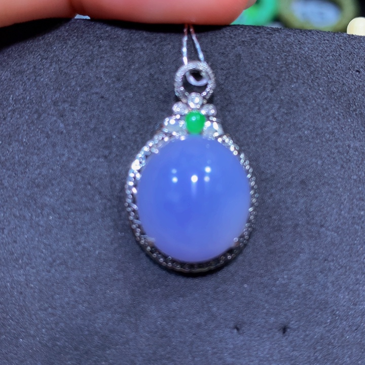 翡翠18K金镶嵌颈饰翡翠