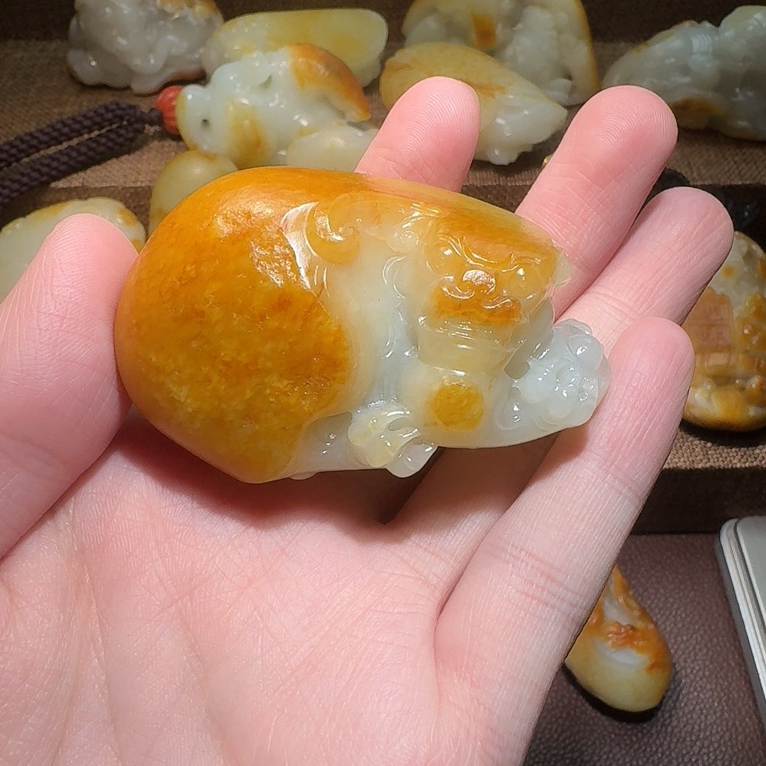 和田玉未镶嵌把件